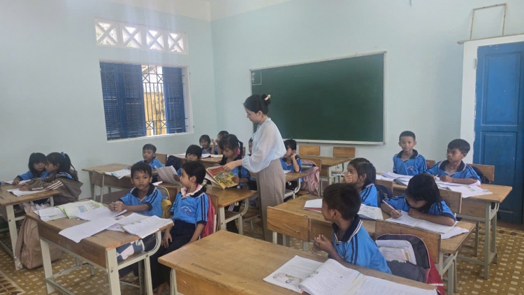 Rài kis cau Prum, cau Bơnhar tàm Canh Tiến tam gơl kơnờm geh ồs đèng 