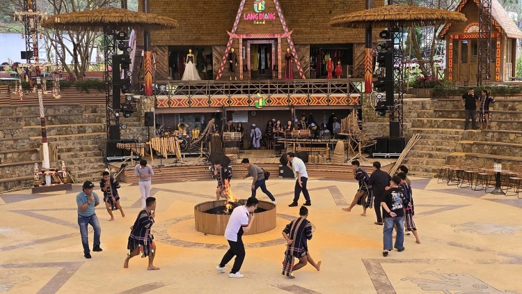 Lĕm hơduăng Khu tô chêng vâi kơdrâi K’Ho