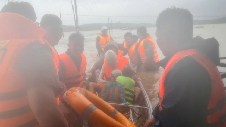 Tơring Nam Trung bộ - Tây Nguyên oei hăt bơ̆ jang dŏng tơgŭm ăn kon pơlei tơ̆ tơring đak lip