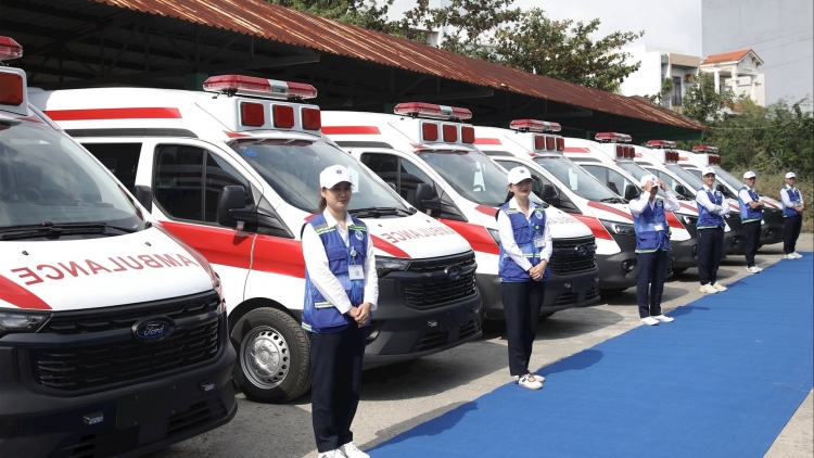 ĐÀ NẴNG ĐƯƠNG ĐƠP 15 XE CẤP CỨU HIỆN ĐẠI ÂNG TẬP ĐOÀN VINGROUP ZOOI ĐOỌNG