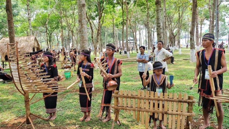 Kơtơ̆ng ang "Um ai tơdrong hơrih" năr 08-11-2025