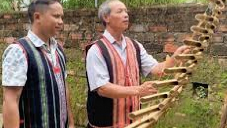 Vi yông ‘nhă kơ ba (Họ mời mình đến)