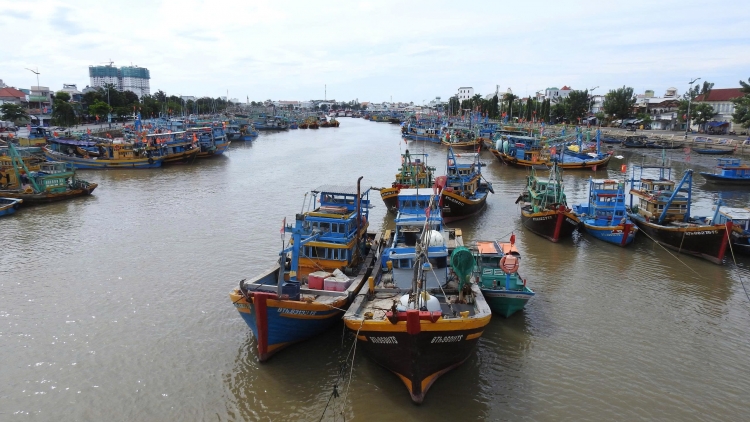 Dhŭng kwar Krah - Lăn Dap Kngư pral mdrơ̆ng hŏng angĭn êbŭ mrô 13 Kalmaegi 