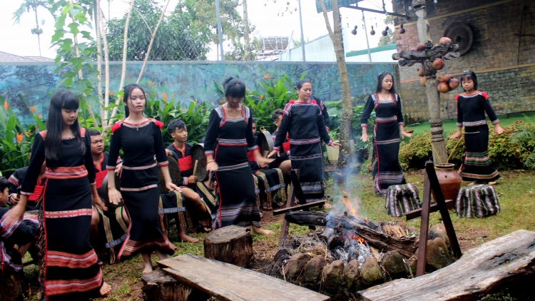 ZƯ LÊY RÂU LIÊM CHR’NĂP PR’MÚA BH’LÊÊ BH’LA TÂY NGUYÊN