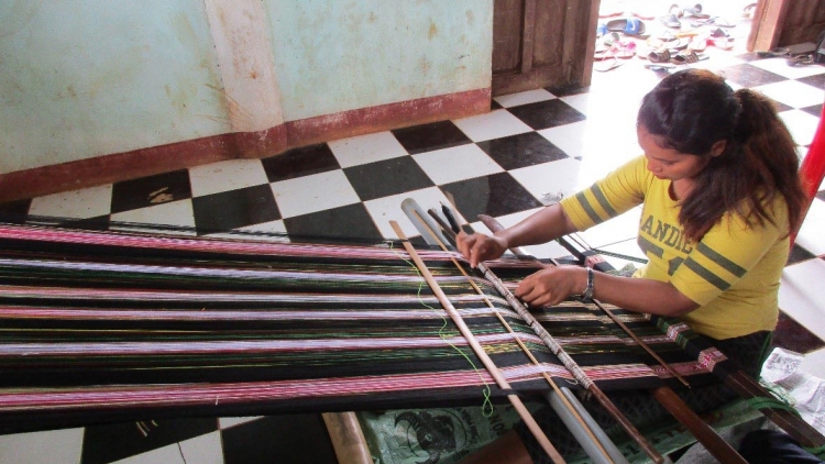 Hòi jà làng bol iang nùs lơh sa, bañ iăt jơnau cau ờ niam