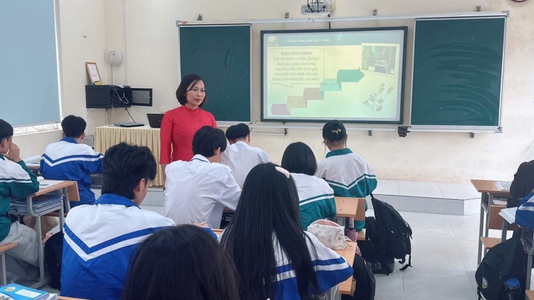 Làn phìn xanh gziáo môn lịch sử ziêm họ tòng nội trú Lào Cai