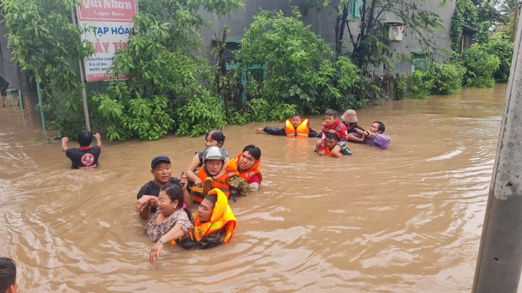Ia ling dăo kơtang aka hơmâo djơ̆ ôh ƀơi Dơnung Tong krah, Kơ-iăng khua dêh čar git gai brơi pơđuăi mơnuih ƀôn sang ječ ameč
