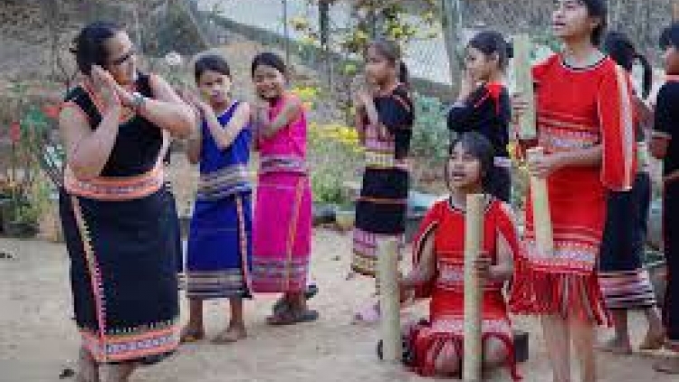 Koan hai gê̆ ta chiâng yŏ vi (Vận động không tảo hôn)