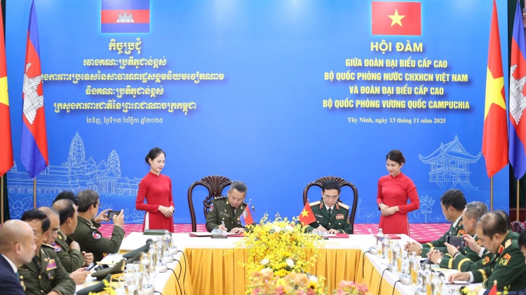 Rềt kơ̆ lơh broă bal sền gàr dà lơgar Việt Nam mờ Campuchia, bơ̆t bơtàu nhàr lơgar ring lơngai, bơtàu tơngguh