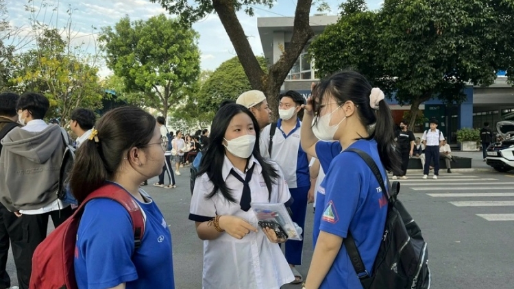 DAI HOC PAKAT NEGAR TPHCM NJAUK HATAI PEIH NGAK TUI JALAN PALIH RUAH TICH HOP