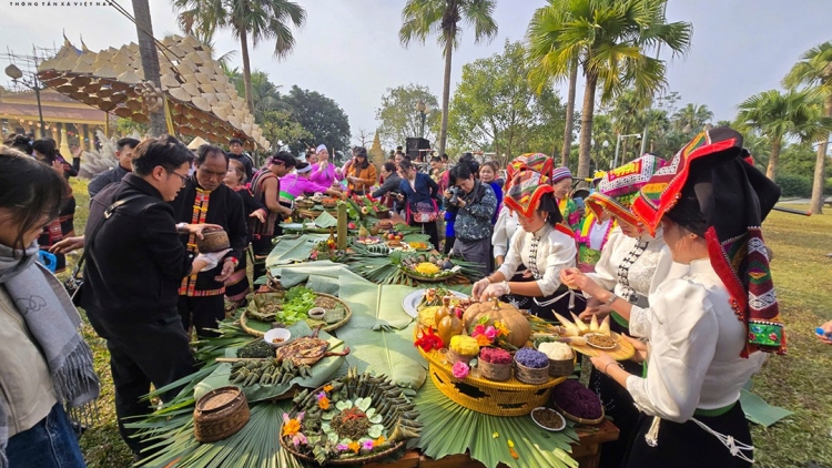 APẬ CHR’NA X’RỊA C’MOO PA TÊỆT PAZÊNG ACOON COH ĐHỊ BHƯƠL CR’NOON VĂN HOÁ