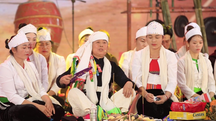 LẸ HỘI “ĂN TRƯỜNG” CÚA CẦN MƯỜNG LÀO CAI