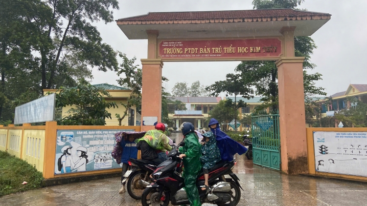 P'TỘ BH'RỢ HIỆU TRƯỞNG, HIỆU PHÓ COH G'LUH 40  HỌC SINH BOỌL CH'NA ĐHỊ TRƯỜNG