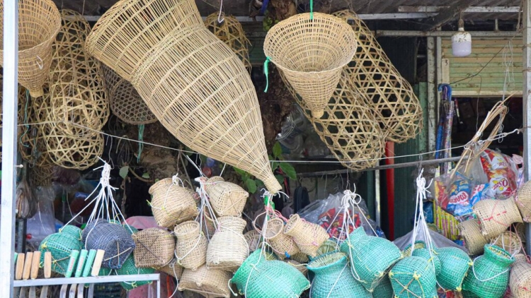 BIAK KAREI DI BRUK PAK LA-A, KREIM DI URANG BANGSA THAI DI DIEN BIEN