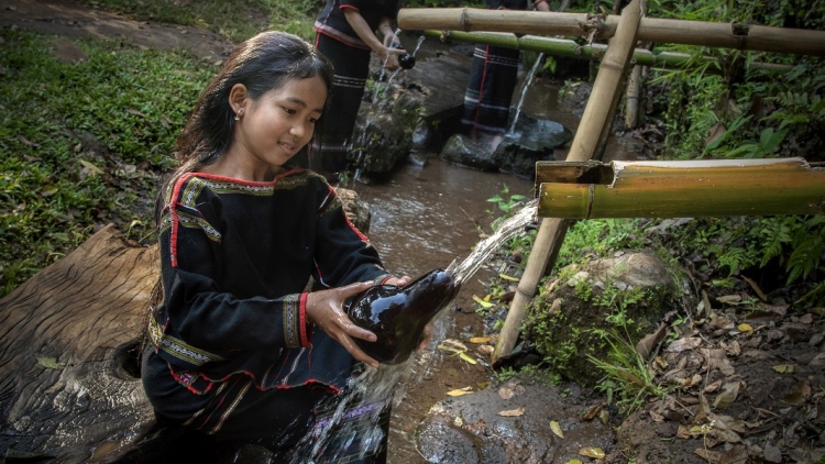 Mtă mtăn kơ amai adei  (Dặn dò chị em)