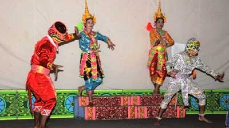 KHIK RAMIK SENI TAMIA BHAP BINI KHMER MERAONG NEGAR MENG KAL KLAK 