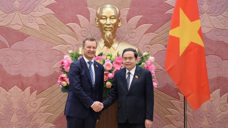 Khua git gai pơ ala mơnuih ƀôn sang dêh čar ơi Trần Thanh Mẫn tŭ jum Kơ-iăng Khua git gai tal I Khul pơlir ala čar dêh čar Nga