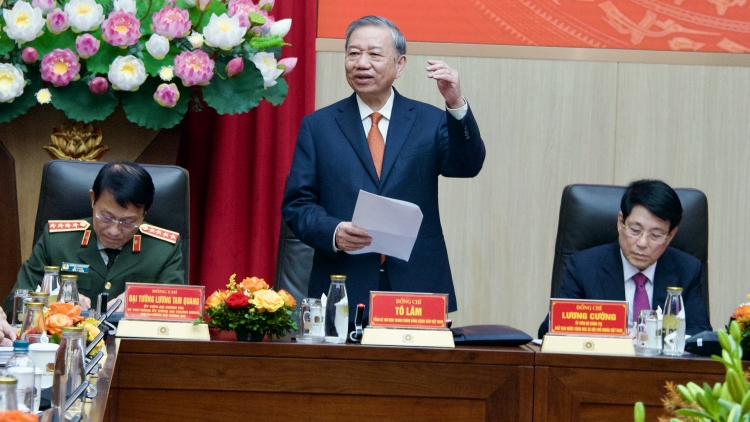 ពត៌មាន ម៉ោង​ ៦