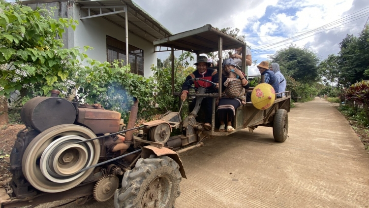 Chă tơmang lăng tơ̆ pơlei pơla Rađe rok trong mât hơdai hăm apŭng plenh teh