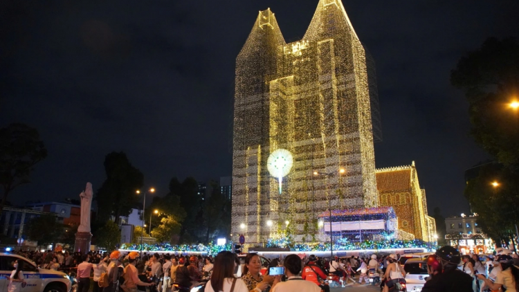 RILO LABIK DI BAN RAYA HO CHI MINH HU RAMIK CAGA GHEIH GHABG RAOK GIANG SINH 