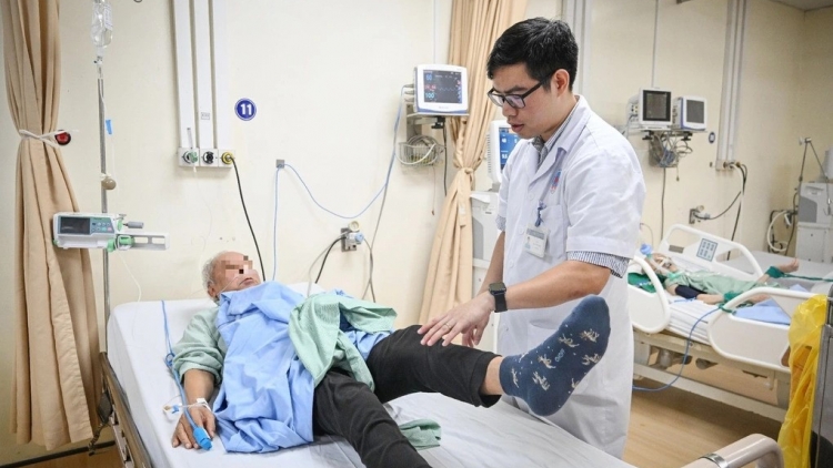 វេជ្ជបណ្ឌិតបង្ហាញ អំពីមូលហេតុបណ្ដាលឲ្យជំងឺដាច់សរសៃឈាមខួរក្បាលមាននិន្នាការកើនឡើងនៅចុងឆ្នាំ។