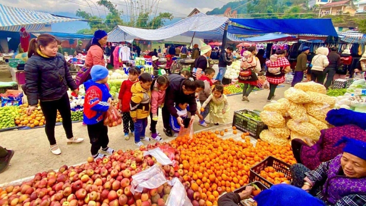 Ngon tô thứ 7 mự 13 căm bườn 12 pì 2025 – Chợ phiền Sì Lở Lầu – Bón ỉn muôn vằn hoá phổng xùng Lài Chầu