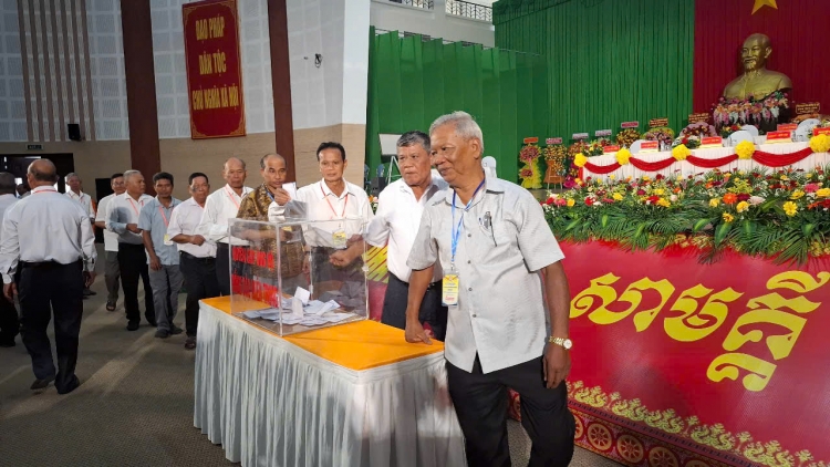 ពត៌មាន​ម៉ោង៦