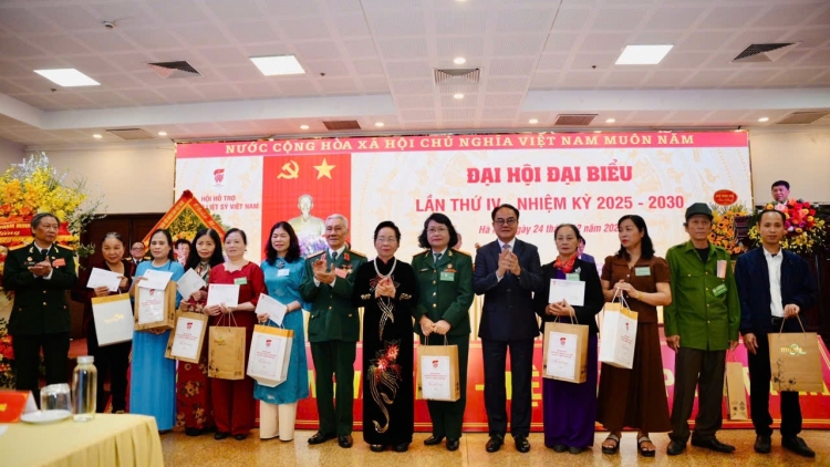 Hop akŏm tih Khul tơgŭm djru ŭnh hnam đei bơngai lôch dŏng teh đak Việt Nam ‘măng mă IV