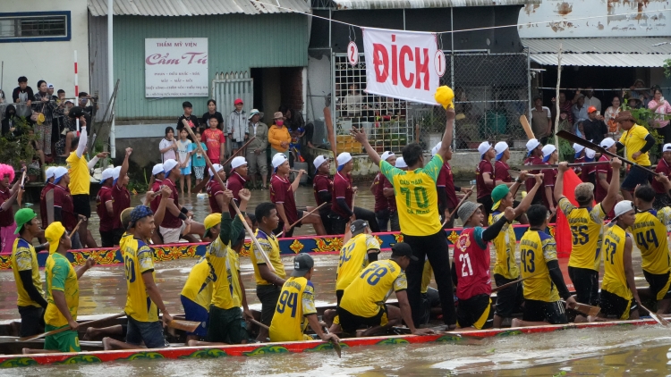 ការប្រណាំងទូក-ងនៅភឿកឡុងឆ្នាំ២០២៥ជាថ្ងៃបុណ្យនៃសាមគ្គីភាព។