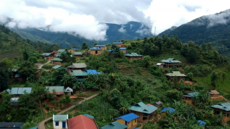 TƠỢ “TỘC LÁ VÀNG” TƯƠC APÊÊ VÊÊL BHƯƠL PÔ CHƠH LIÊM COH K’NOONG K’TIÊC LAI CHÂU