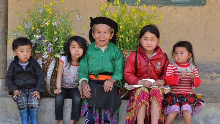 LŨNG CẨM- TỈ LỈN LIỂU DƯƠNG CHỒM ĐÂY MJẢC DÚ BÚNG PHJA HIN SLUNG ĐỒNG VĂN