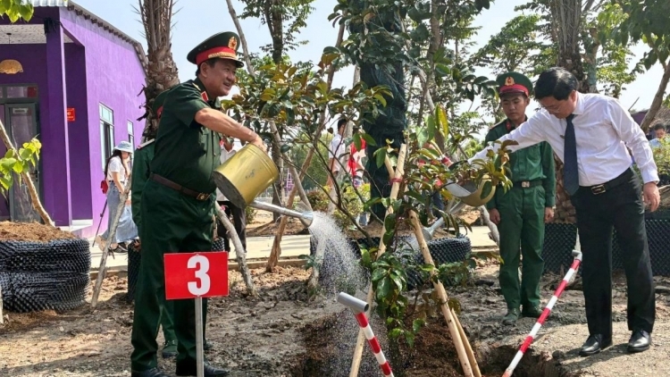 INEM MAKRE DI QUAN KHU 7 DALAM BRUK PADANG LABIK DAOK RAHRA DI BHUM TAPEN NEGAR