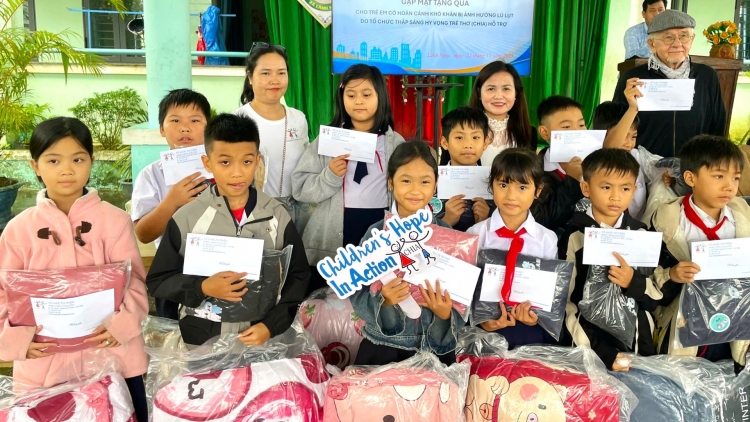 CHER ĐOỌNG 100 HUN PR’HÊL HA HỌC SINH CHR’VAL LÃNH NGỌC CRÊÊ LƯM BOO ĐÍ TUH BHLONG