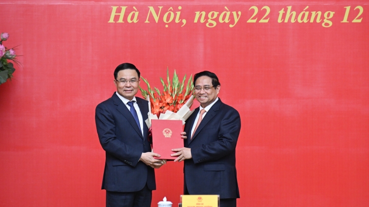 Thủ tướng ồng Phạm Minh Chính jào jơnau lơh nền pồ Atbồ ing Ƀộ trưởng Ƀộ Kă bro phan ồng Lê Mạnh Hùng