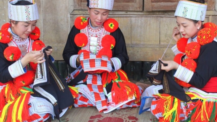 Lầy tzình páo dung chủ nhật hoi 14.12.2025