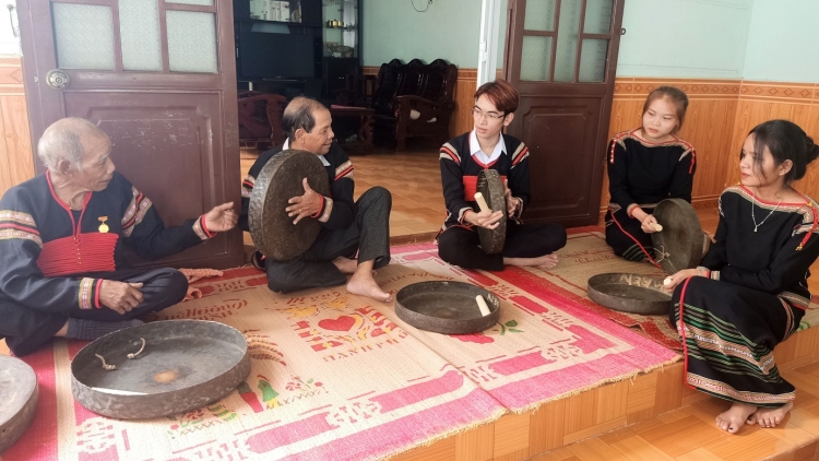 Jơnau "Rùp să rài kis" 