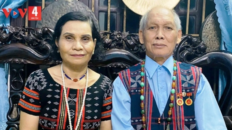 TR'LUM LÂNG PA PRÁ LÂNG MANUYH CHÊÊC LÊY LÂNG PA CHÔ OOY BƠR RÂU P'RÁ XA NAY LANG BH'LÊÊ BH'LA CƠ TU