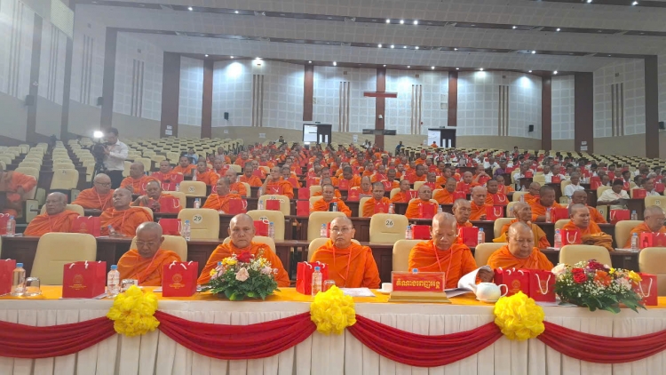 វិញឡុងពង្រីកតួនាទីរបស់ព្រះសង្ឈ និងអ្នកមានកិត្យានុភាពនៅមូលដ្ឋាន។