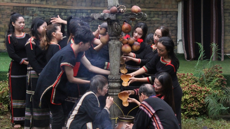 Kăp gĭt tơdra hơsuang hơvơn et tơdrô kơ bơngai Êđê 