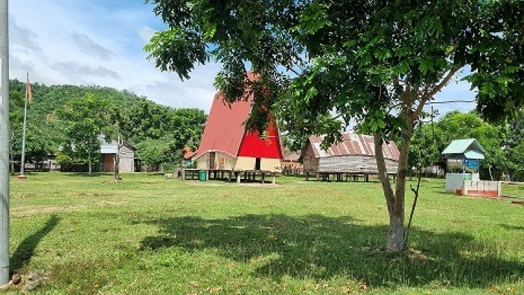 Đảng nsĭt tay nău rêh hơm răm 