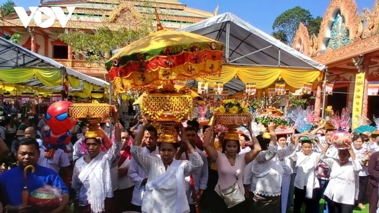 MIKVA KHMER PAYUA ABIH HATAI JIE SAONG CAONG TAKRE TAME NYAOM ROYA XIV  