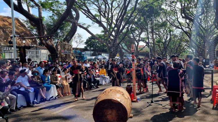 ZƯ ĐỢC VĂN HOÁ - NĂC ĐHỊ LIÊM CHOOM ĐĂH ZƯ PA DƯR VĂN HOÁ COH ĐẮK LẮK