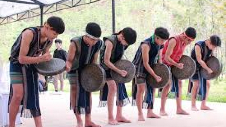 Bơto tơngkah oh kòn kòn sau (Khuyên bảo con cháu)