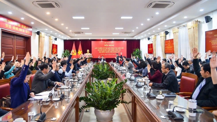  Kơdră tơm Jang tơbôl Lê Hoài Trung đei roi tơƀôh vang lĕch pơjei bơngai tang măt Quốc hội jăl XVI