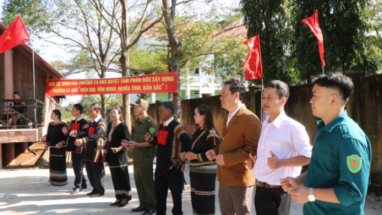 Đảng đã cho ta một mùa xuân