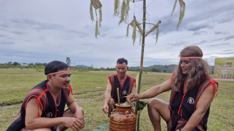 PAMEDEIH DOM ADAT DI BHUM CEIK GLAI GIA LAI
