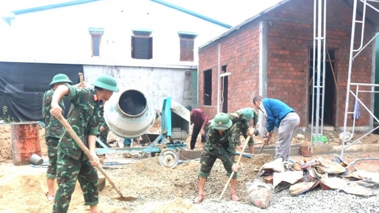 “DANAK DAK QUANG TRUNG” SAMAR PADANG VEIK, RAMIK PASIAM SANG DAOK HU MAKNA  PRAONG DALAM. 
