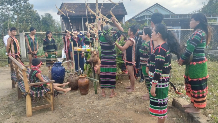 Kuăl brah chŭt njŭh rhơn ba mbôn bâh nuĭh Bunong