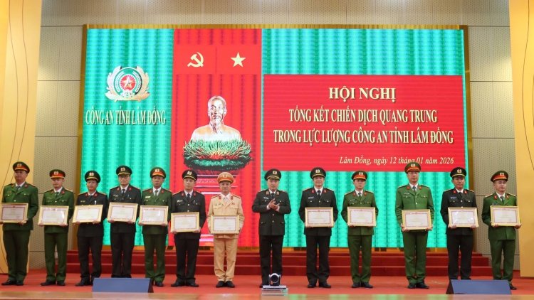 Kŏng an Lâm Đồng mơgêi “Cheăng pêi thâ Quang Trung”