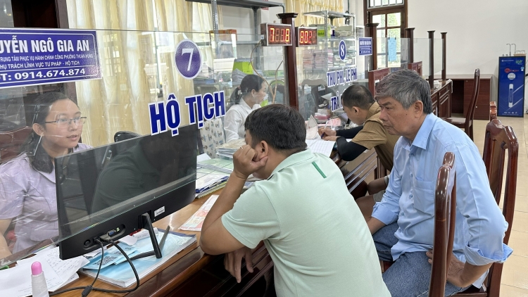 កឹងធើ សិក្សាស្រាវជ្រាវនីតិវិធីបញ្ញាសិប្បនិមិ្មតសម្រាប់ជួយប្រជាជនអនុវត្តទម្រង់បែបបទរដ្ឋបាល។